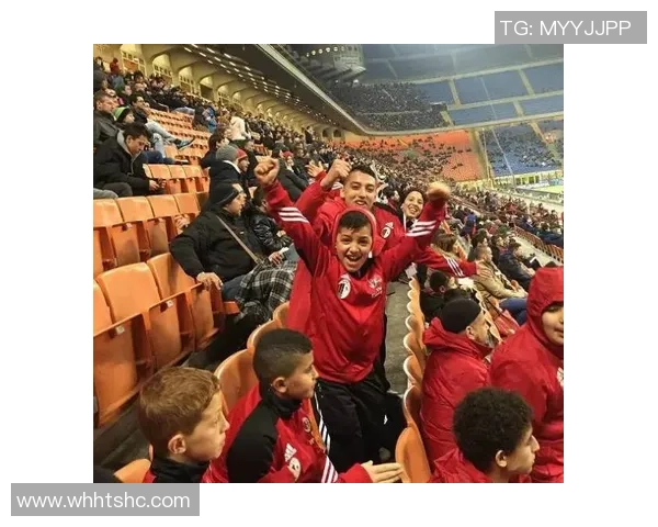 足球动态球星卡收藏热潮引爆年轻人激情与竞技梦想